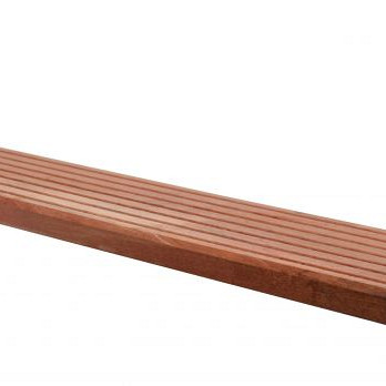 Hardhouten enkelzijdig geprofileerd dekdeel, 2,1 x 14,5 x 455 cm.